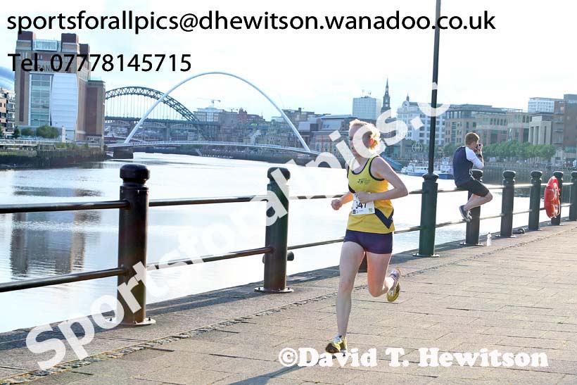 Alex Snook (Jarrow) 2nd in the Bridges of the Tyne 5 Mile Road Race, Newcastle. Photo: David T. Hewitson/Sports for All Pics